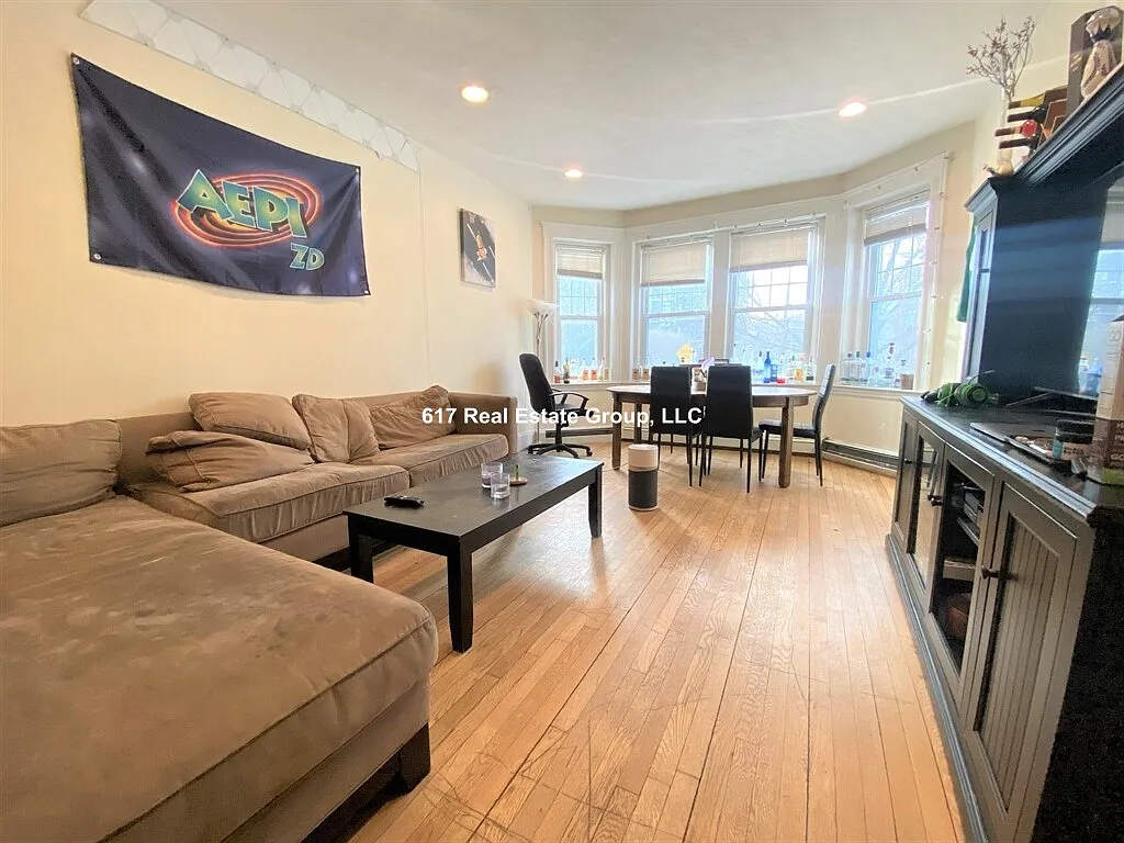 4 bed, 1600 sqft, $6,000 — Photo 4