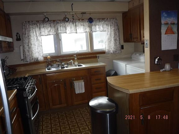 4th image of 425 Franklin St