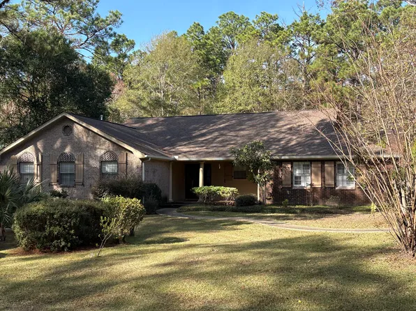 84 Fair Lake Dr, Hattiesburg, MS 39402