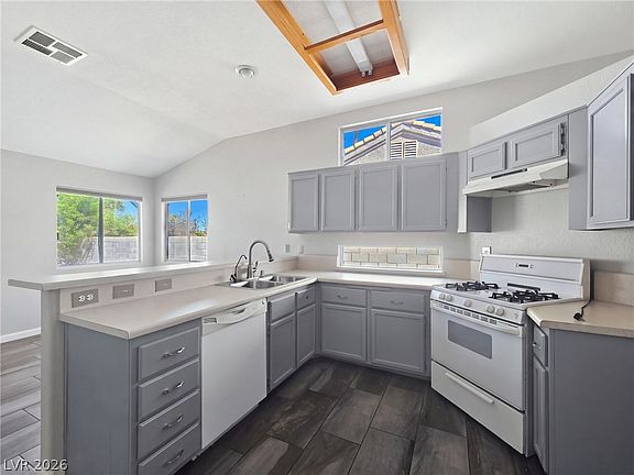 5th image of 1698 Sweet View Ct