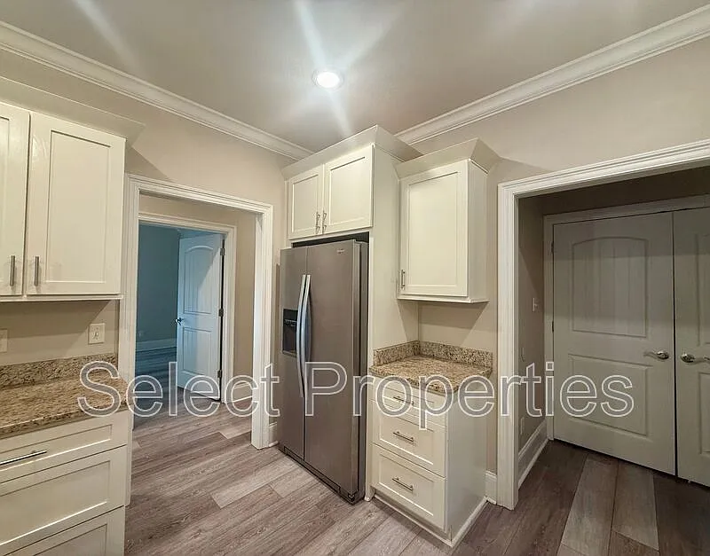 2 bed, 2.0 bath, 1300 sqft, $1,400 — Photo 2