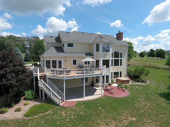 2nd image of W303N8697 Woodland Dr