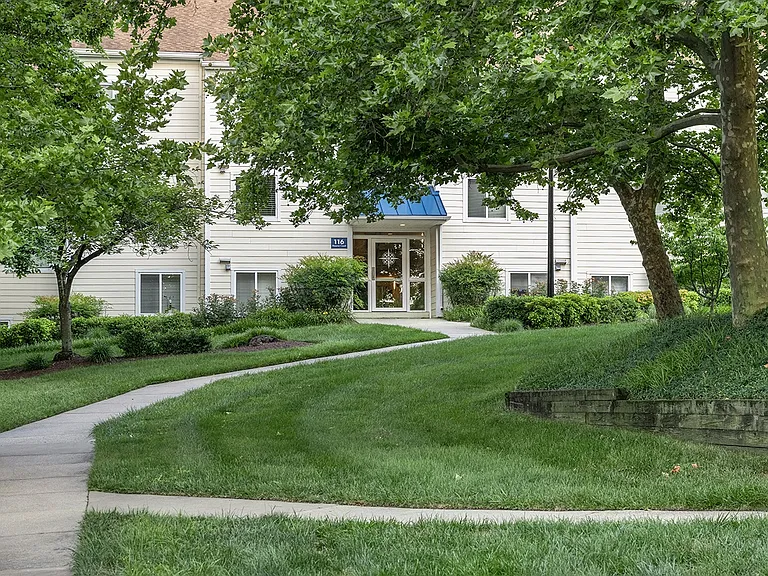 West Woods Apartments — Photo 16