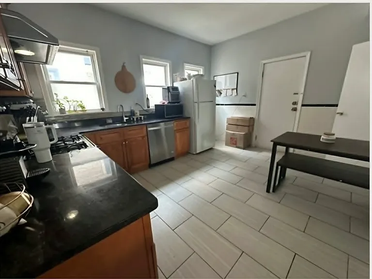 102 Sydney St #3 — Photo 1