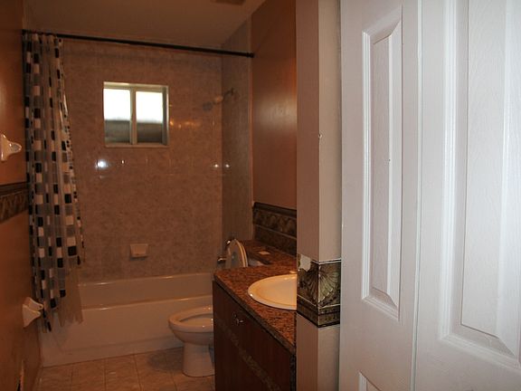 3rd image of 1852 NW 207th St