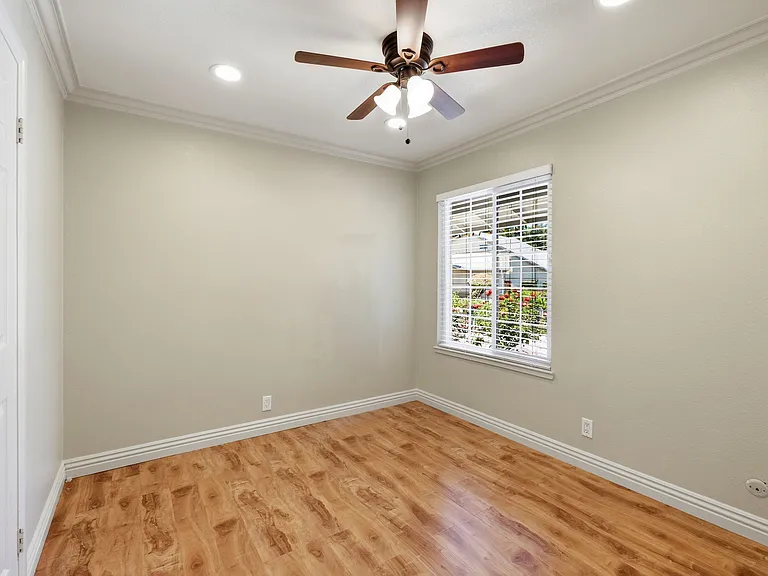 325 Goshen Ct — Photo 25