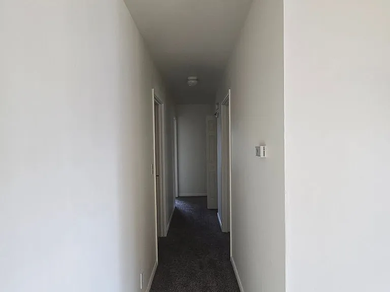 Mulford Park Apartments — Photo 18