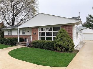 1615 Winthrop Ln, Rockford, IL 61107