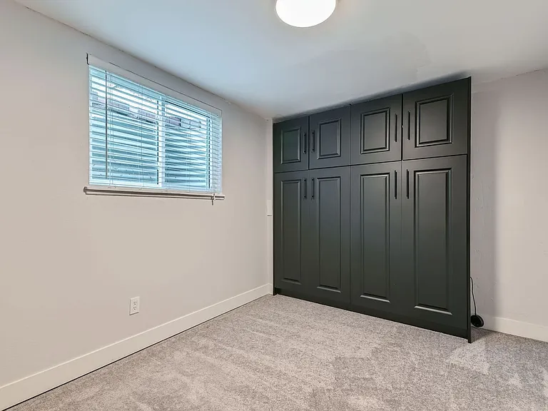 1186 N Franklin Ave — Photo 23