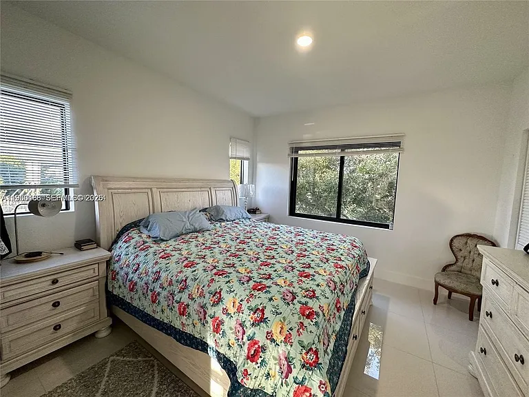 306 NW 11th Ct — Photo 8
