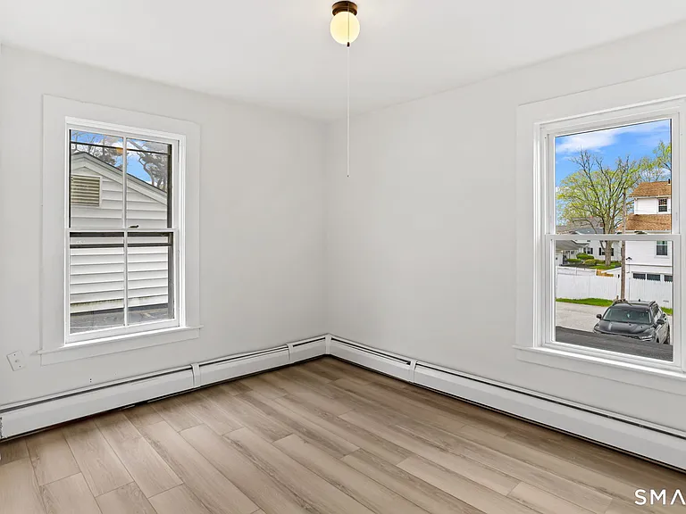 63 Reynolds St #B — Photo 11