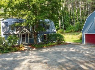 318 Tichenor Rd, Hartford, VT 05047