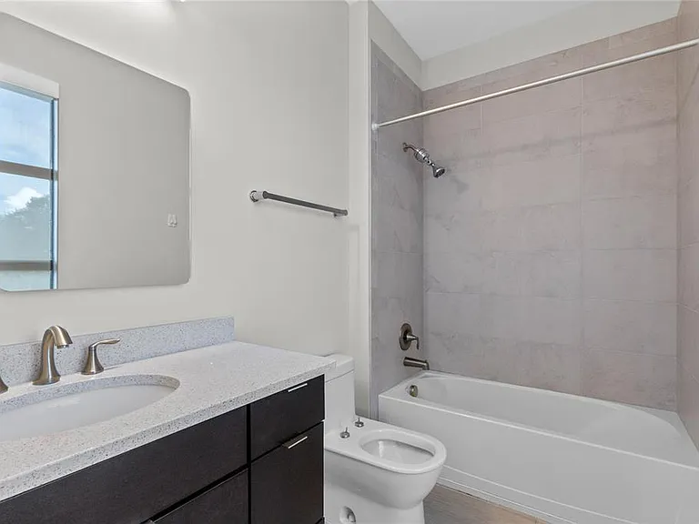 14105 Corrigan Ave #B — Photo 11