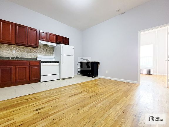 4th image of 901 Willoughby Ave #1A