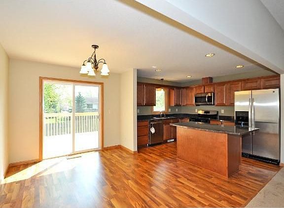 5th image of 1909 S Meadowwood Ct
