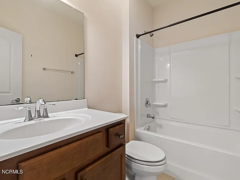 3219 Bay Winds Dr — Photo 16