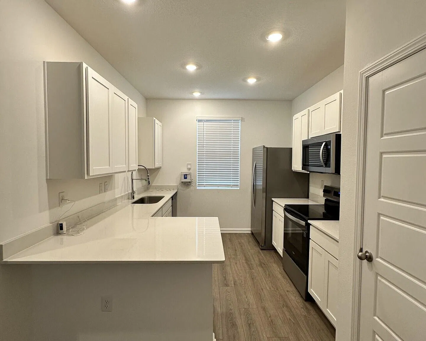 3 bed, 2.5 bath, 1308 sqft, $1,850 — Photo 4