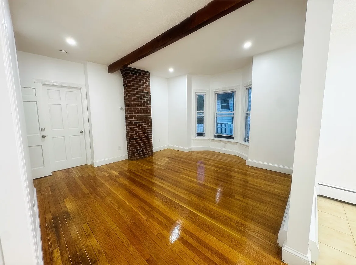 3 bed, 1000 sqft, $3,250 — Photo 3