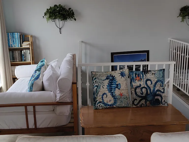 515 Monterey Ln — Photo 10