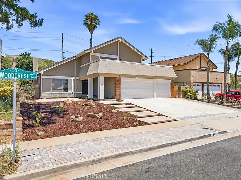 845 Woodcrest Ave — Photo 2