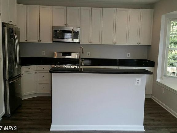4th image of 4709 Caronia Way