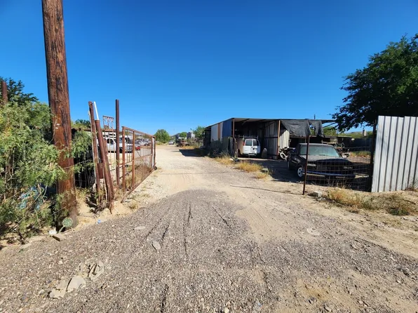 295 Ranch Rd, Laredo, TX 78043