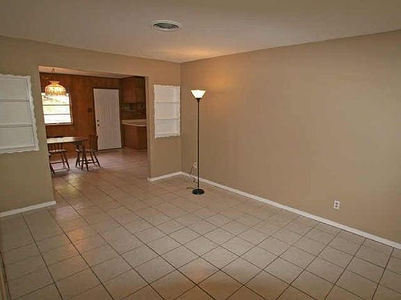 3rd image of 2310 Valleywood Dr