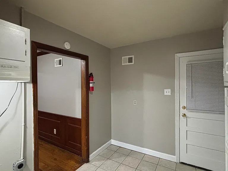 4243 Vann Ave — Photo 6