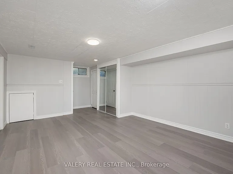48 Clarence St #2 — Photo 8