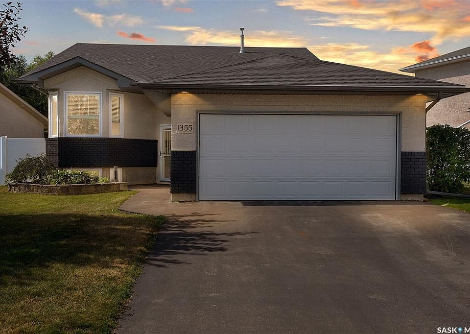 1st image of 1355 Maple Leaf CRESCENT N