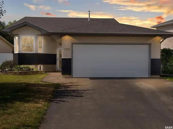 1355 Maple Leaf CRESCENT N, Regina, SK S4X 4J4