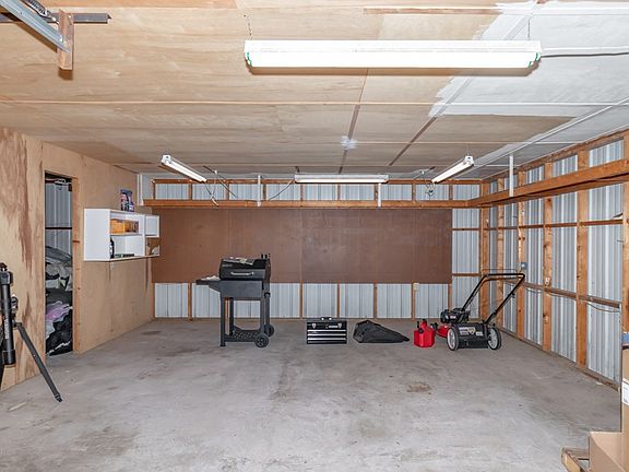 4th image of 903 Royalette Ave