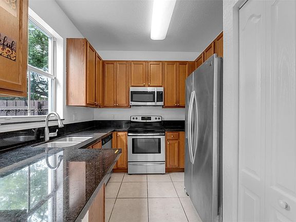 5th image of 1072 NE 30th Ave