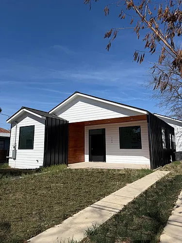 105 Forrest Ave Photo 1
