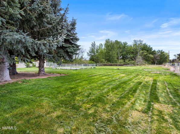 3050 Rosenkranz Rd, Tieton, WA 98947