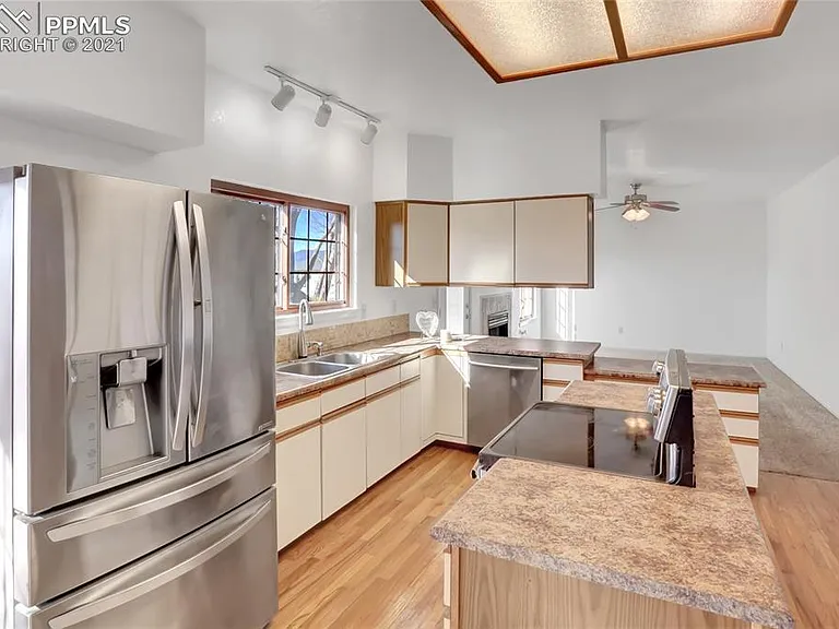 5650 Saddle Rock Rd — Photo 20