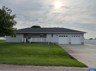 202 Sunny Dr, Doniphan, NE 68832