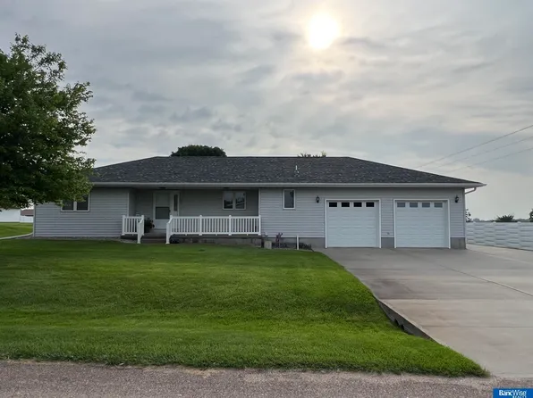 202 Sunny Dr, Doniphan, NE 68832