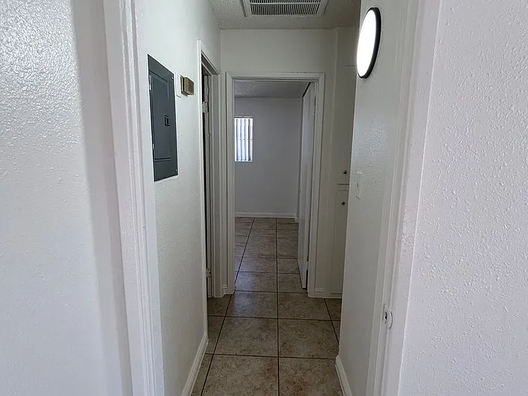 3821 Hazelwood St — Photo 4