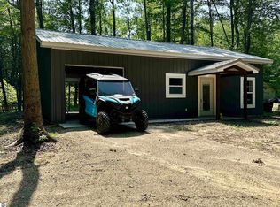 99 Middle Trl, Leroy, MI 49655