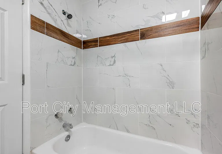 1334 N Luzerne Ave — Photo 14