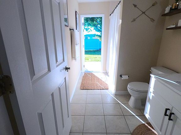 5th image of 2520 SW 23rd Ave