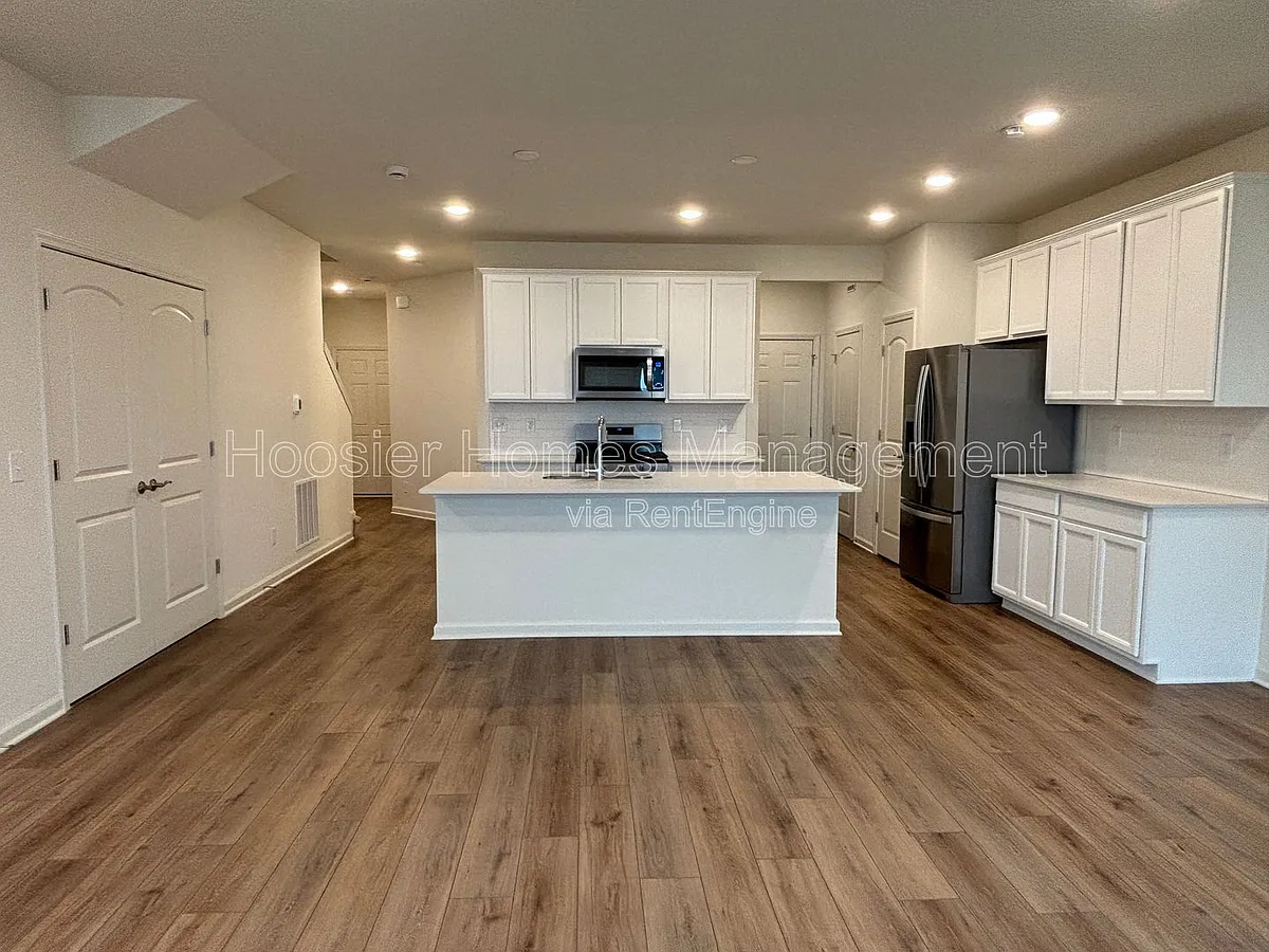 Building Photo - 7255 Shroyer Way