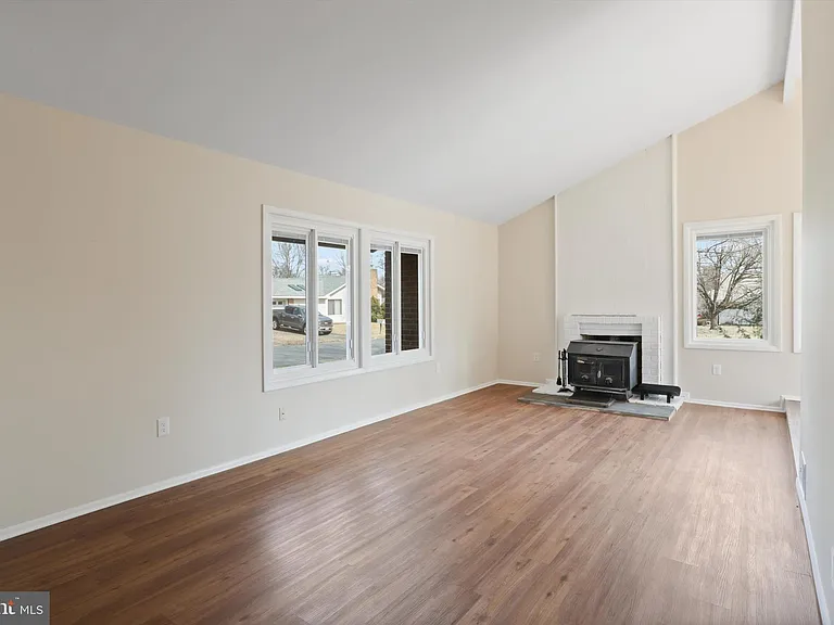 103 Farmington Ln — Photo 25
