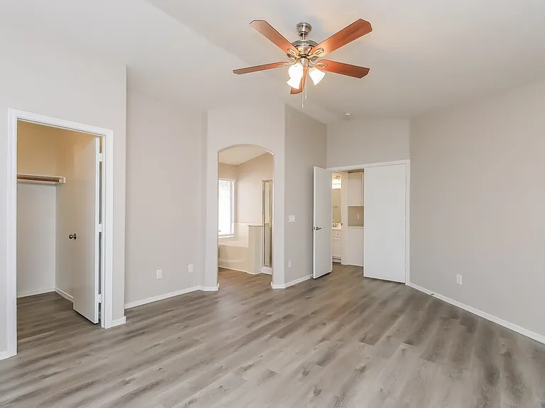 1036 W Olive Ave — Photo 13
