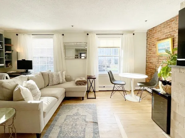 4 Derne St APT 4, Boston, MA 02114