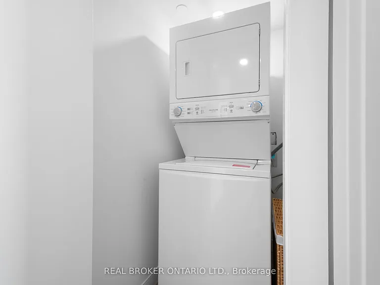 100 Manett Cres #415 — Photo 17