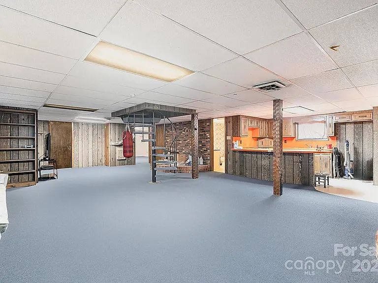 1 bed, 1400 sqft, $1,000 — Photo 2