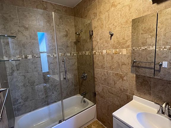 4th image of 66 W 77th St APT 35