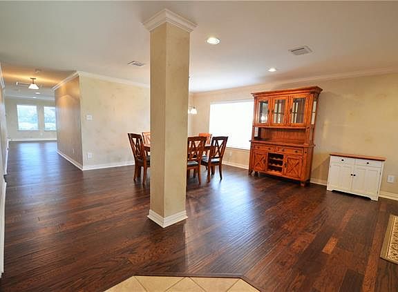 3rd image of 121 Angelina Dr